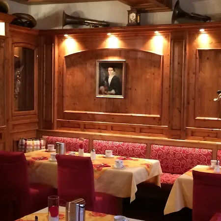 מלון Augsburger Hof 4*