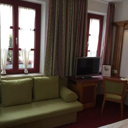 Augsburger Hof מלון 4*