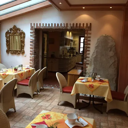 Augsburger Hof מלון 4*
