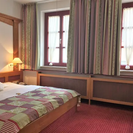 Augsburger Hof מלון 4*
